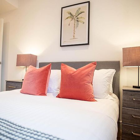 Deluxe Chic 1 2 Bed Apts Near Heathrow Legoland Windsor Slough Villa Esterno foto