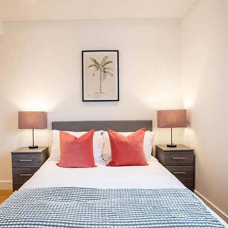 Deluxe Chic 1 2 Bed Apts Near Heathrow Legoland Windsor Slough Villa Esterno foto