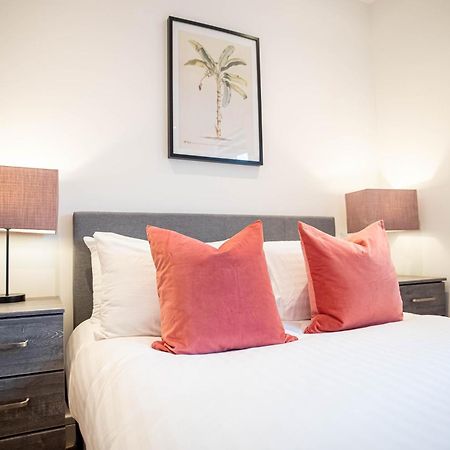 Deluxe Chic 1 2 Bed Apts Near Heathrow Legoland Windsor Slough Villa Esterno foto