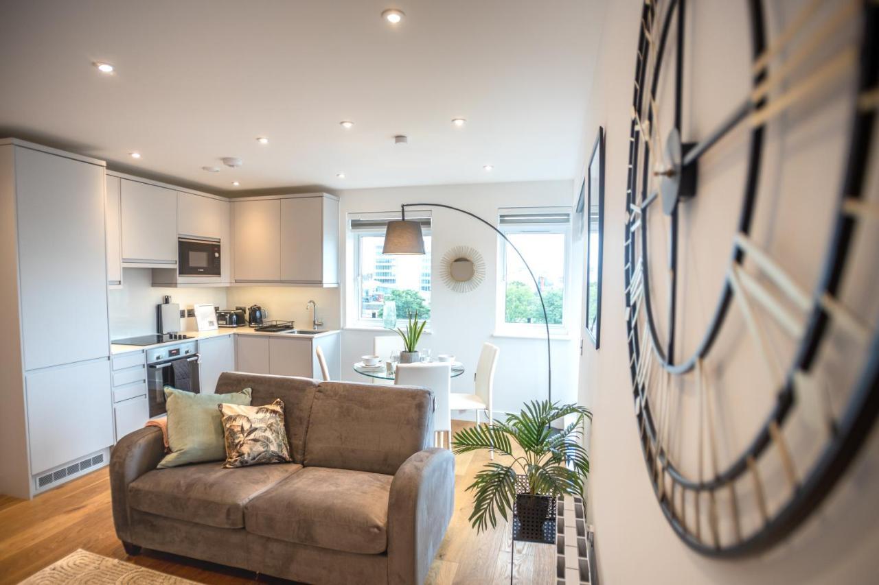Deluxe Chic 1 2 Bed Apts Near Heathrow Legoland Windsor Slough Villa Esterno foto