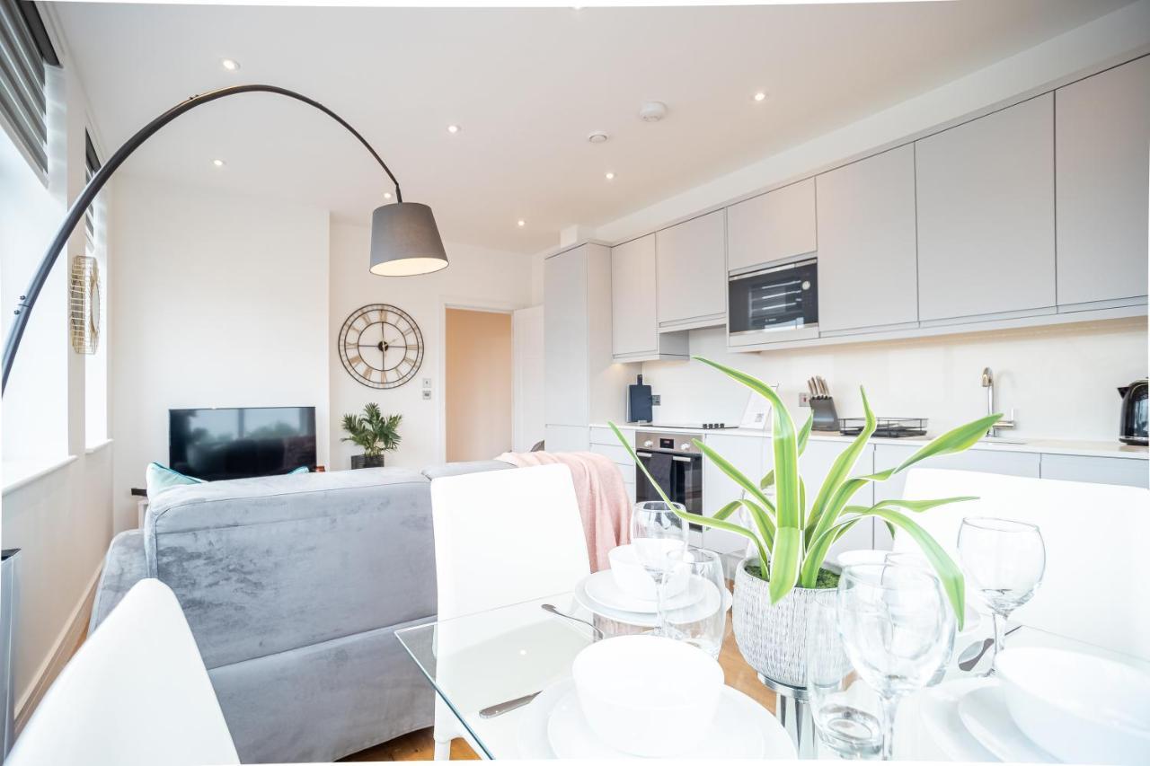 Deluxe Chic 1 2 Bed Apts Near Heathrow Legoland Windsor Slough Villa Esterno foto