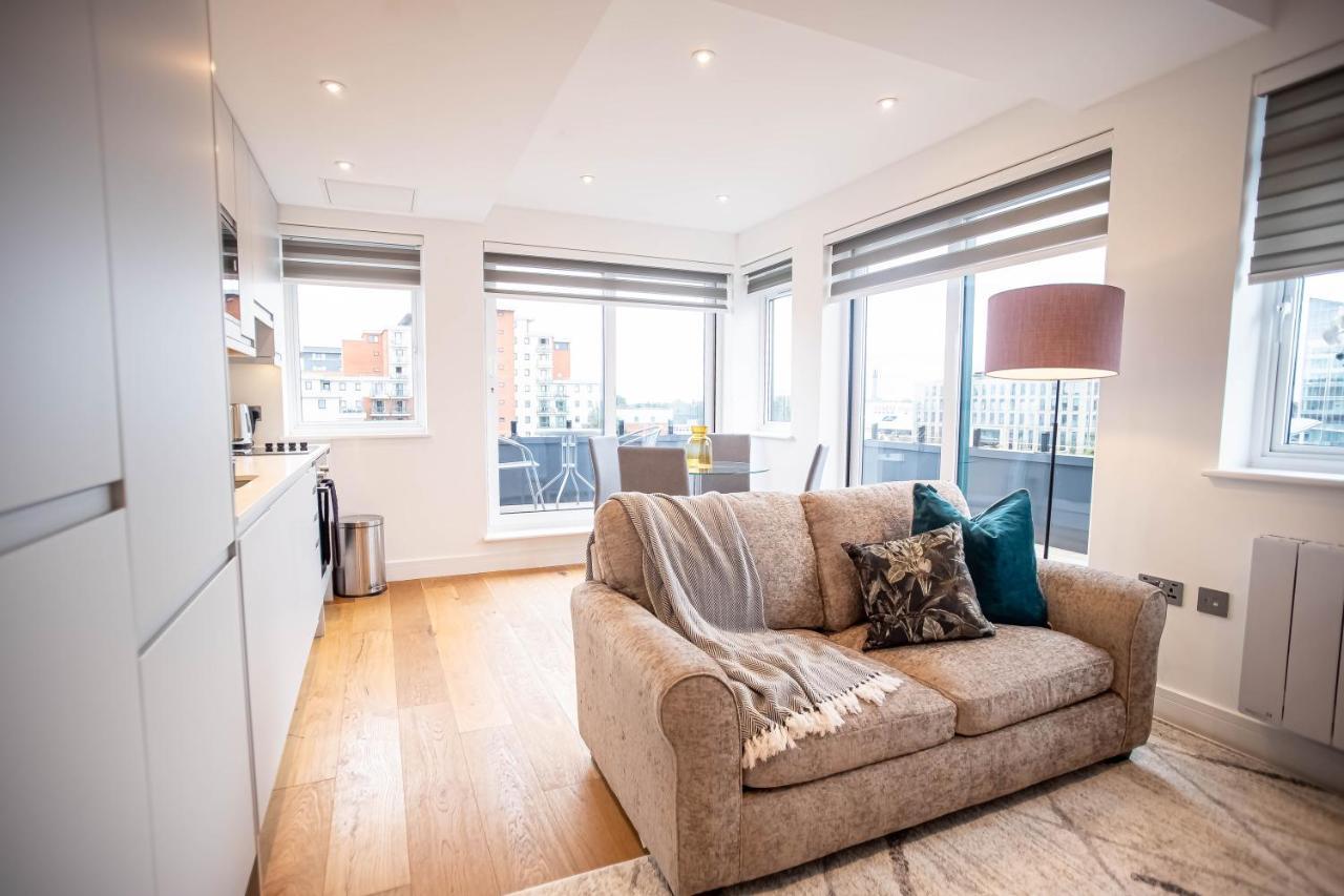 Deluxe Chic 1 2 Bed Apts Near Heathrow Legoland Windsor Slough Villa Esterno foto