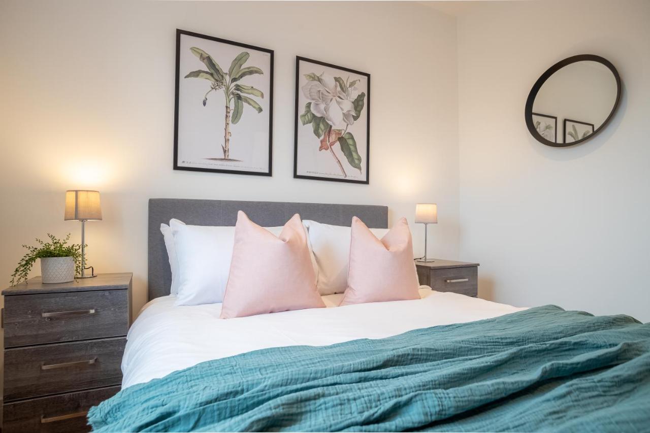 Deluxe Chic 1 2 Bed Apts Near Heathrow Legoland Windsor Slough Villa Esterno foto