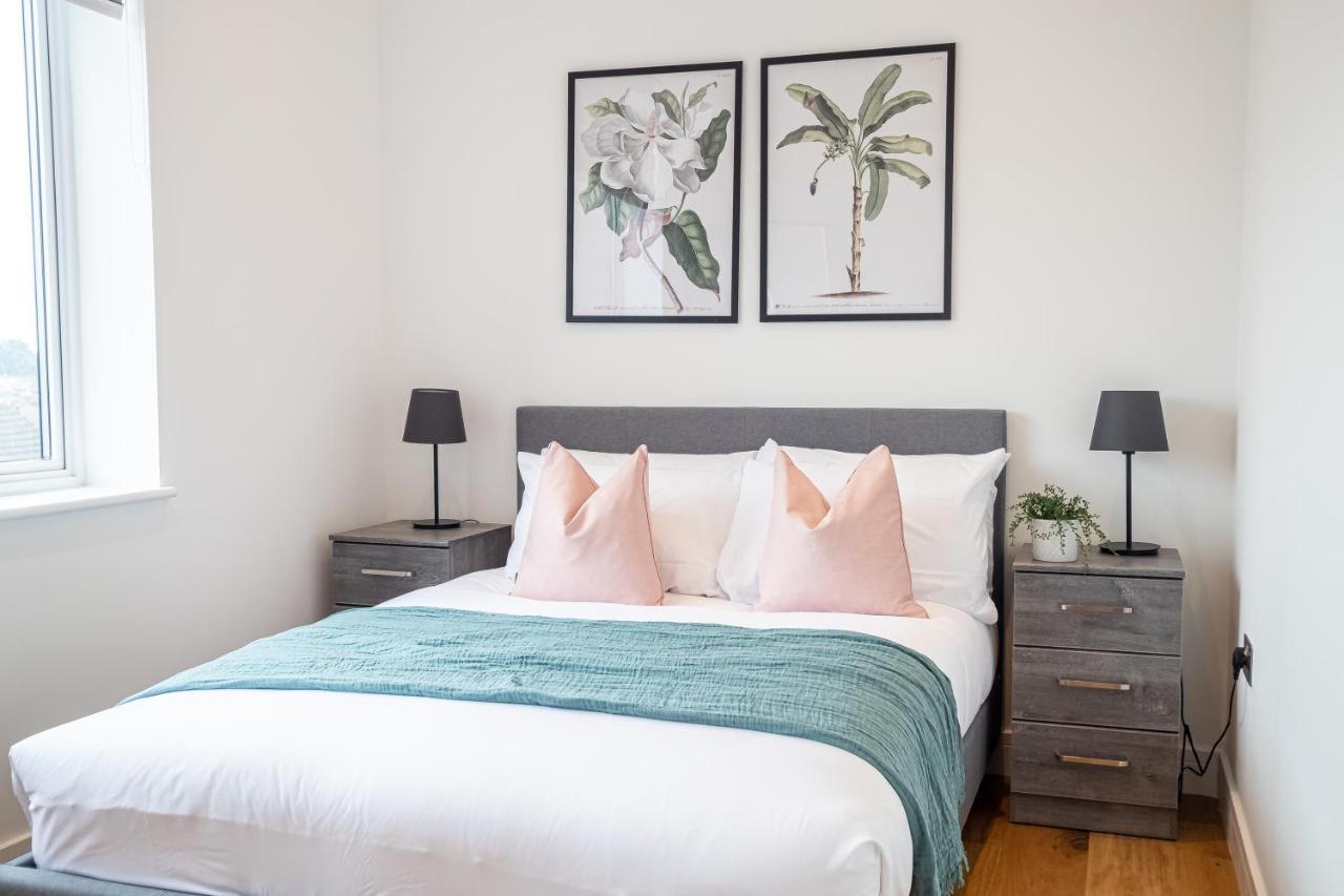 Deluxe Chic 1 2 Bed Apts Near Heathrow Legoland Windsor Slough Villa Esterno foto
