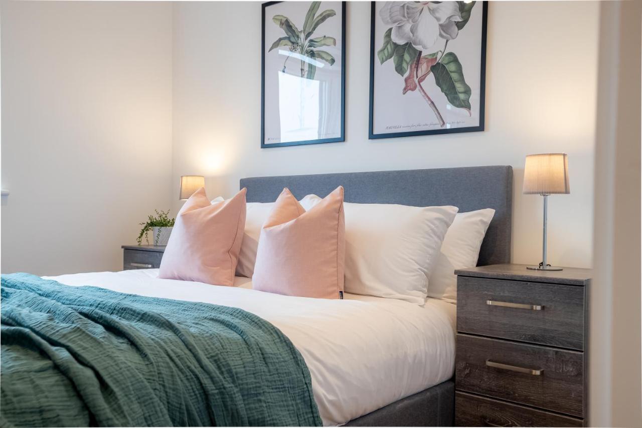 Deluxe Chic 1 2 Bed Apts Near Heathrow Legoland Windsor Slough Villa Esterno foto