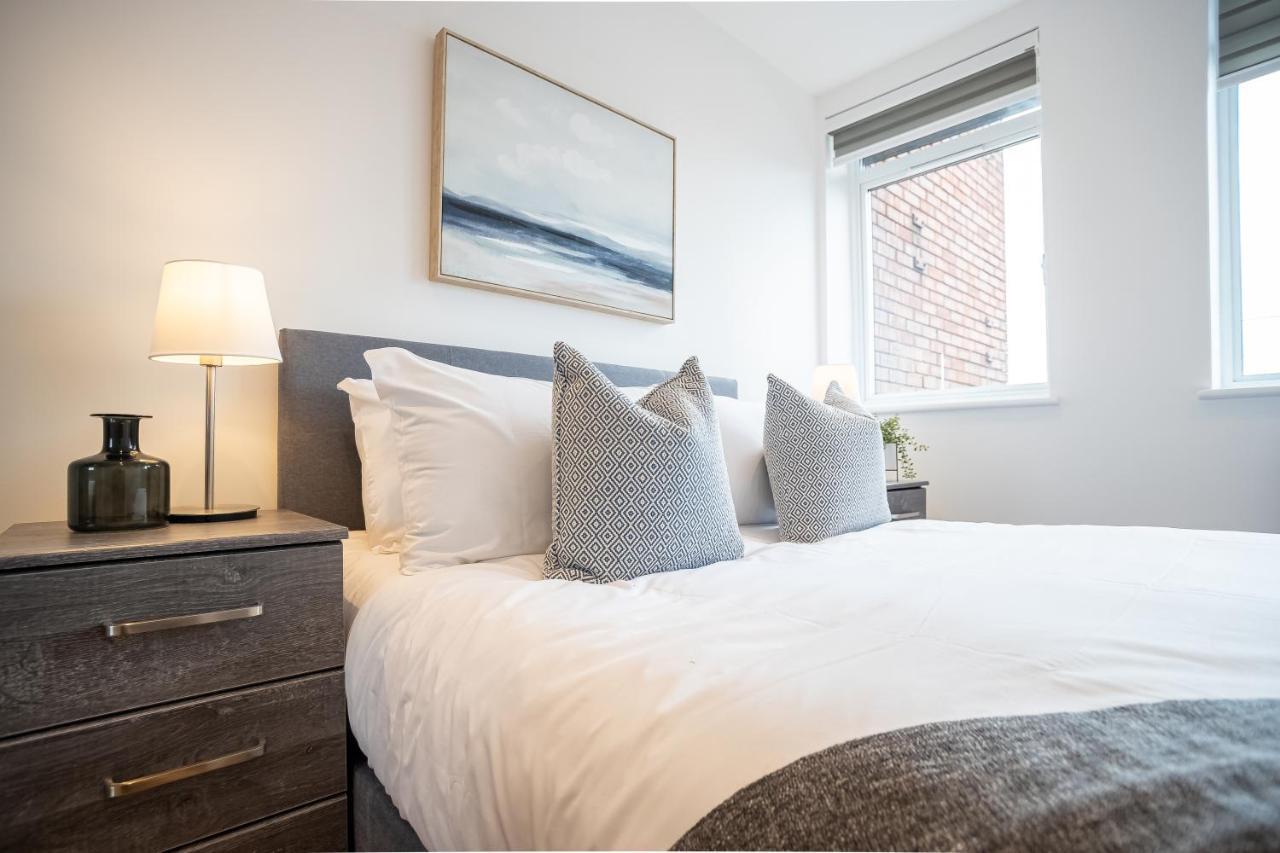 Deluxe Chic 1 2 Bed Apts Near Heathrow Legoland Windsor Slough Villa Esterno foto