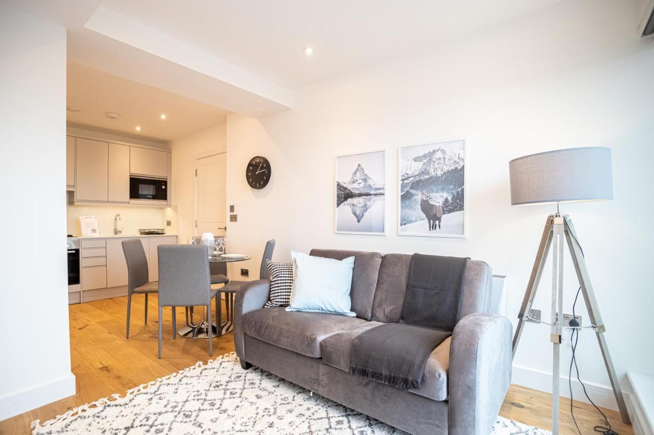 Deluxe Chic 1 2 Bed Apts Near Heathrow Legoland Windsor Slough Villa Esterno foto