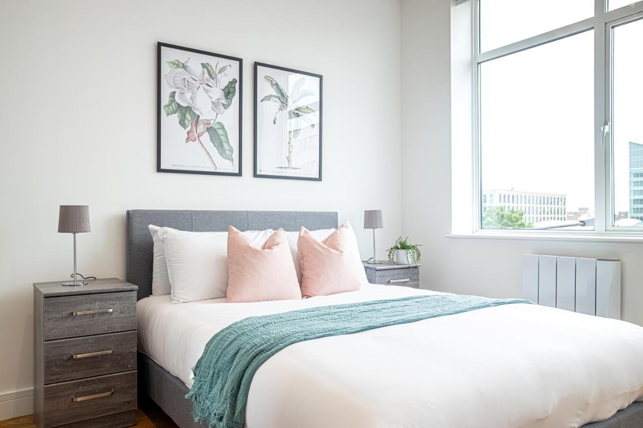 Deluxe Chic 1 2 Bed Apts Near Heathrow Legoland Windsor Slough Villa Esterno foto