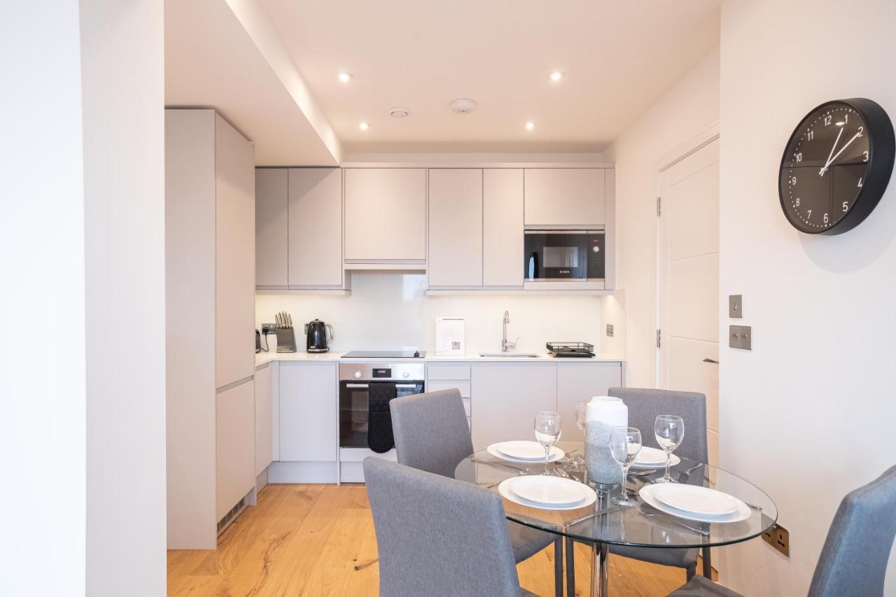 Deluxe Chic 1 2 Bed Apts Near Heathrow Legoland Windsor Slough Villa Esterno foto