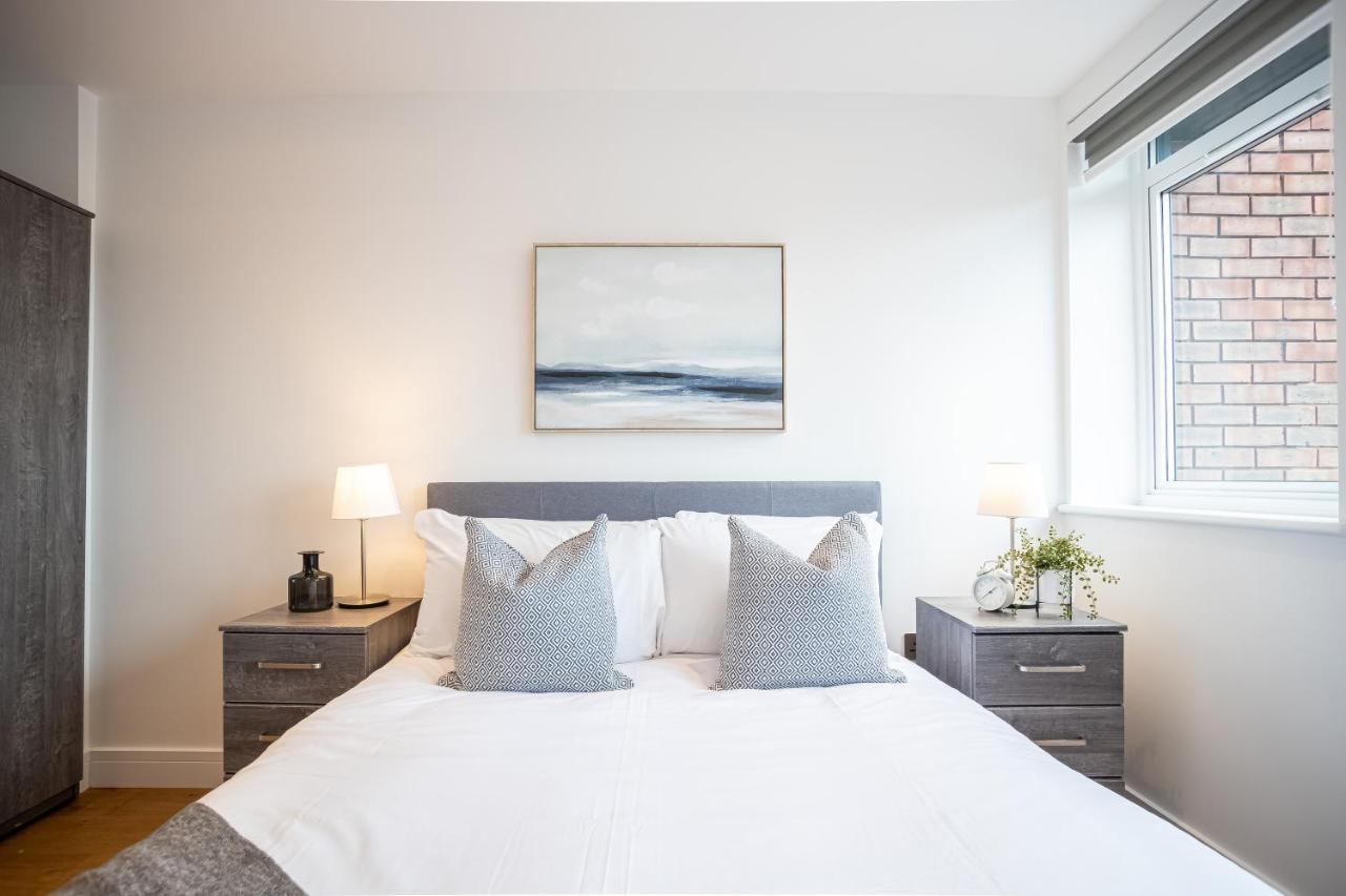 Deluxe Chic 1 2 Bed Apts Near Heathrow Legoland Windsor Slough Villa Esterno foto
