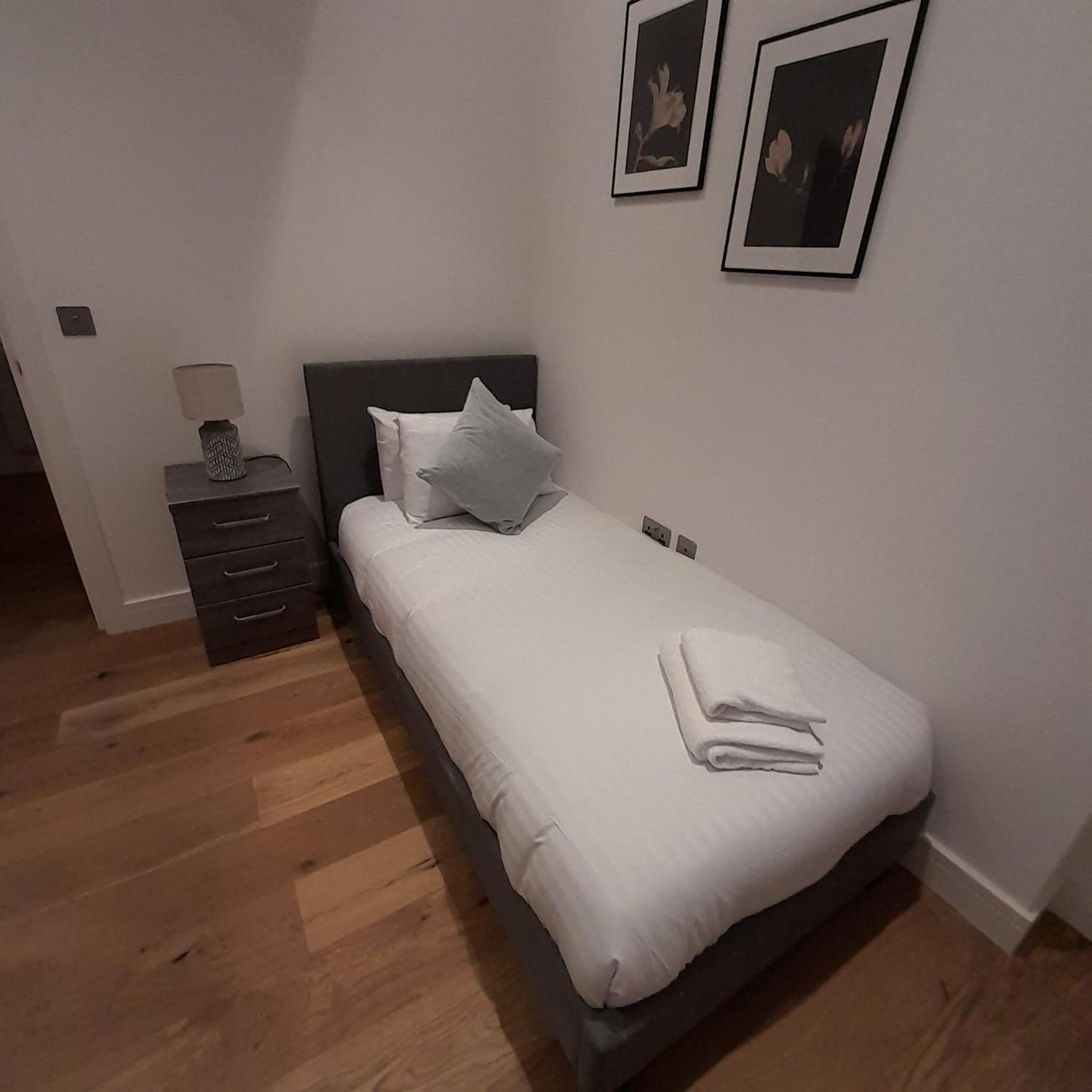 Deluxe Chic 1 2 Bed Apts Near Heathrow Legoland Windsor Slough Villa Esterno foto