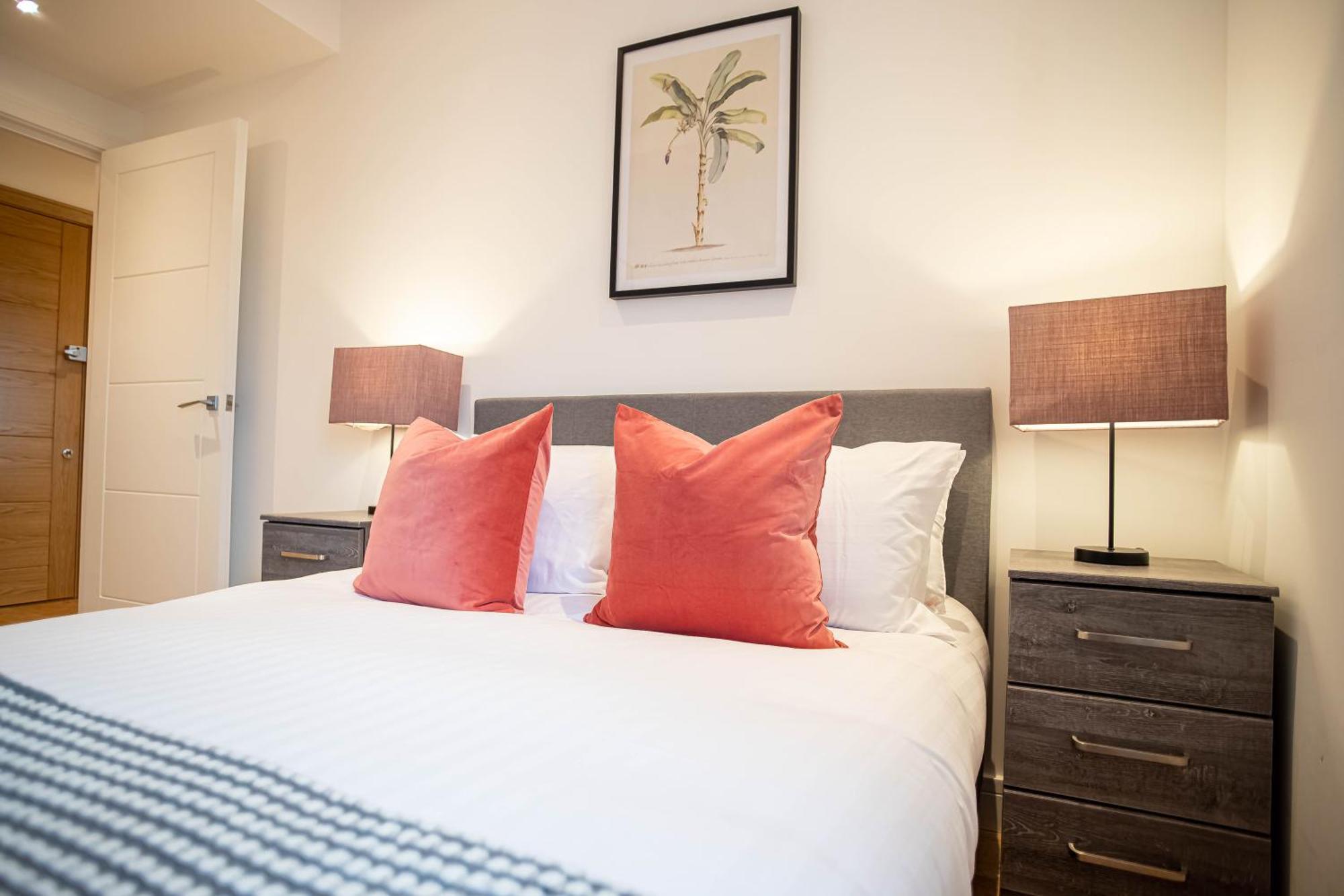 Deluxe Chic 1 2 Bed Apts Near Heathrow Legoland Windsor Slough Villa Esterno foto