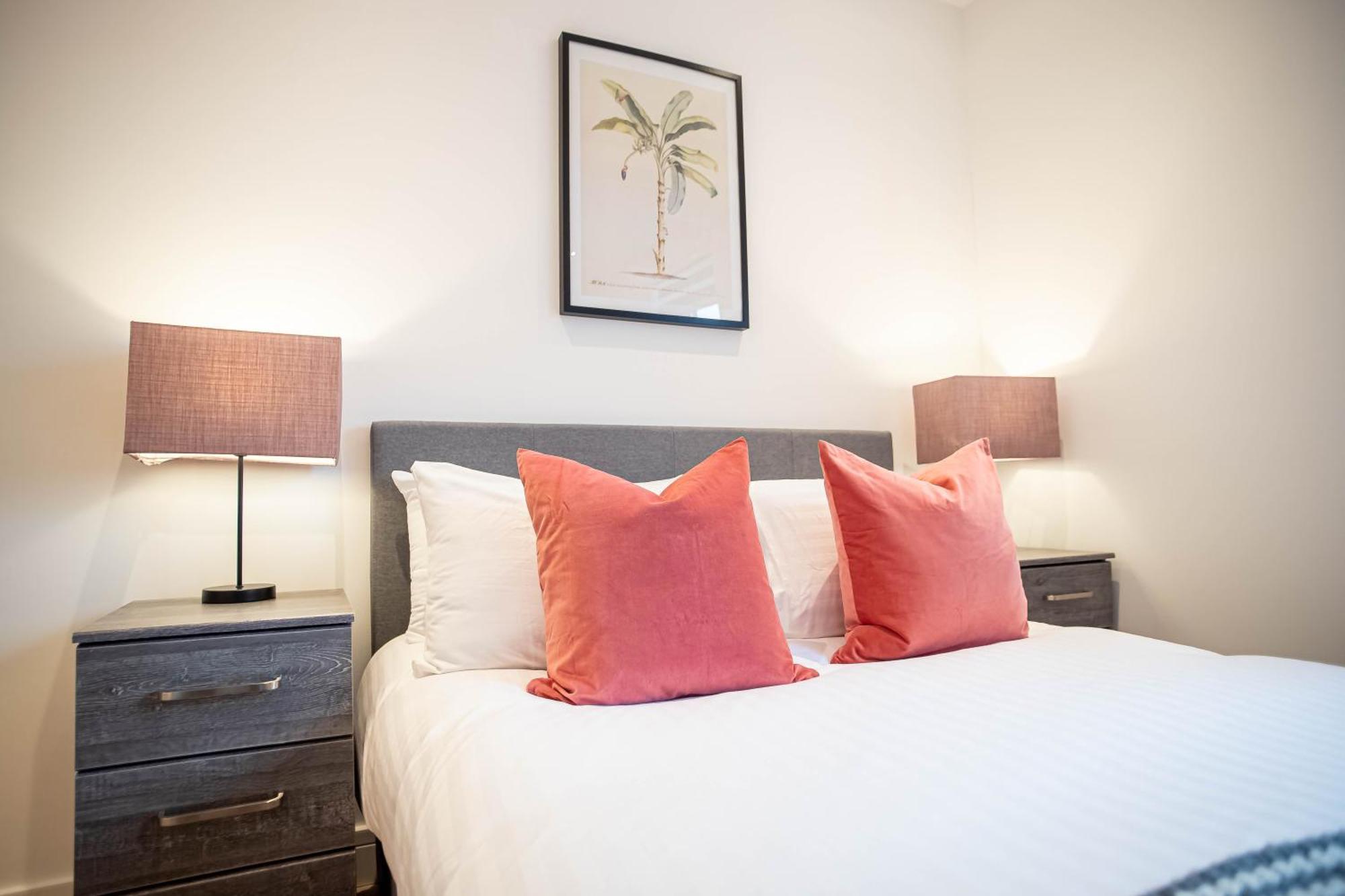 Deluxe Chic 1 2 Bed Apts Near Heathrow Legoland Windsor Slough Villa Esterno foto