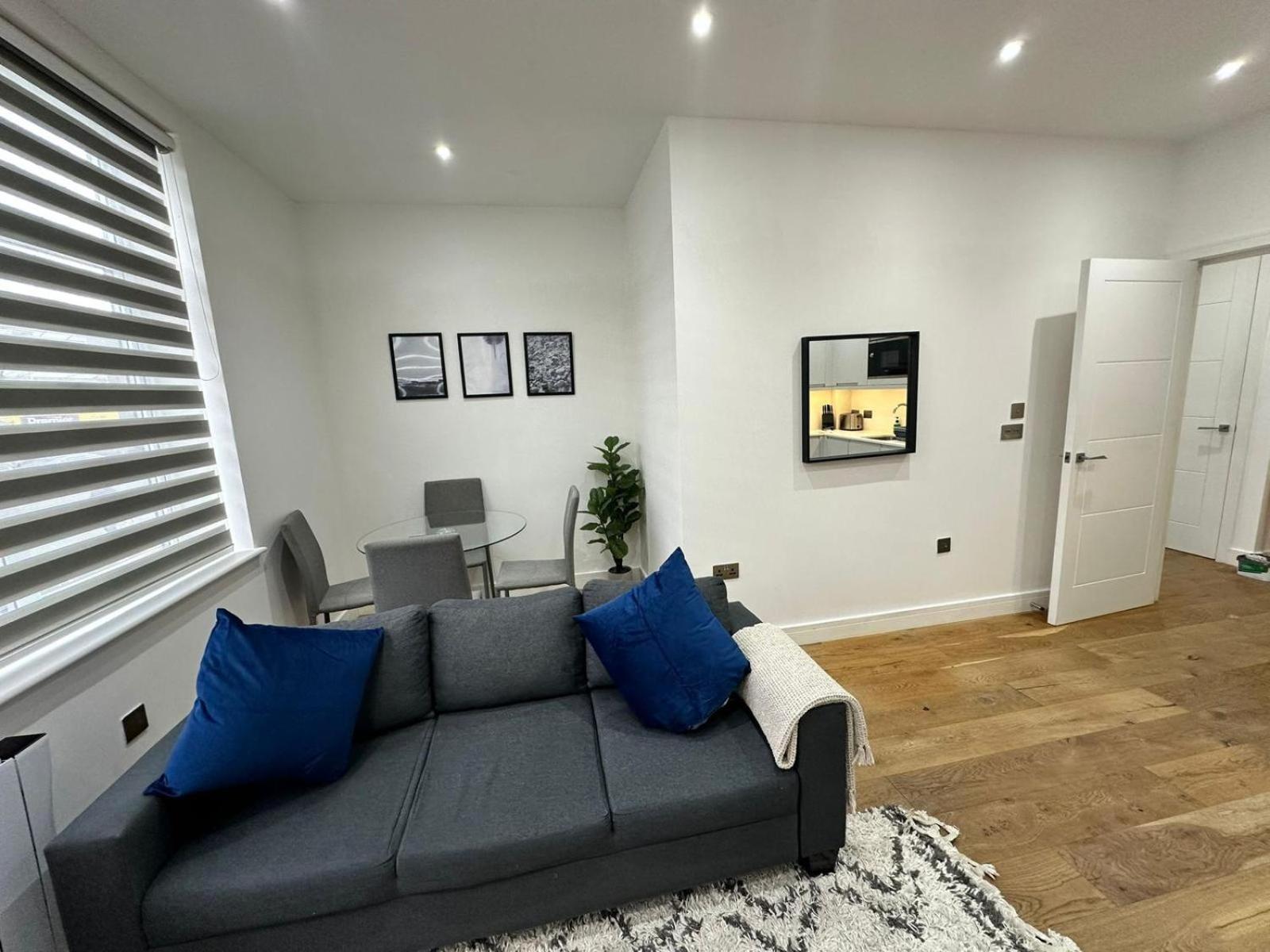 Deluxe Chic 1 2 Bed Apts Near Heathrow Legoland Windsor Slough Villa Esterno foto