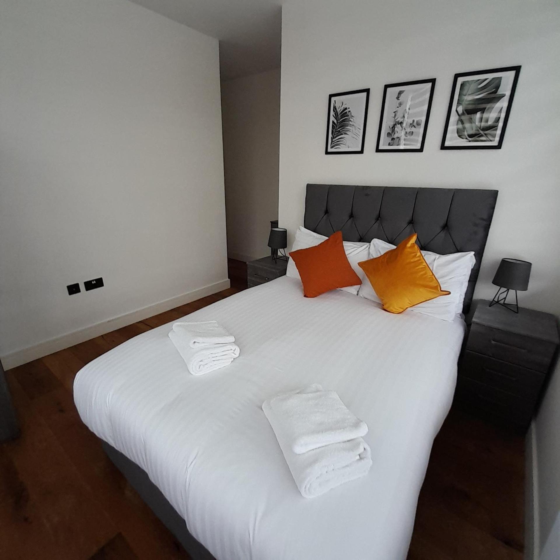 Deluxe Chic 1 2 Bed Apts Near Heathrow Legoland Windsor Slough Villa Esterno foto