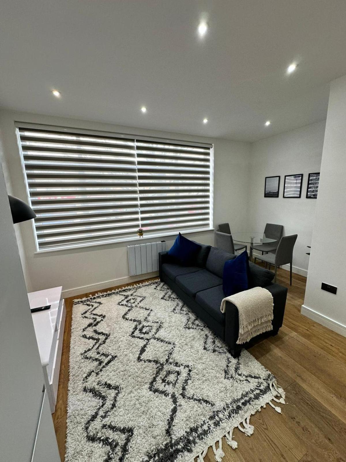 Deluxe Chic 1 2 Bed Apts Near Heathrow Legoland Windsor Slough Villa Esterno foto