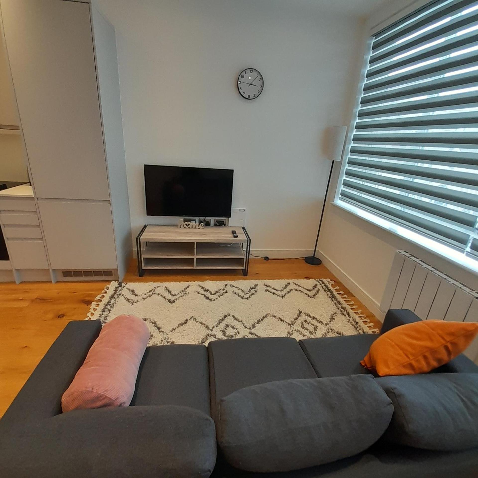 Deluxe Chic 1 2 Bed Apts Near Heathrow Legoland Windsor Slough Villa Esterno foto